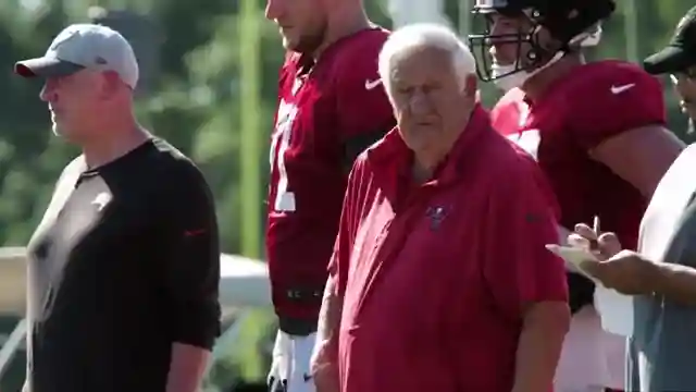 the-legendary-legacy-of-nfl-coach-tom-moore-a-46-year-journey